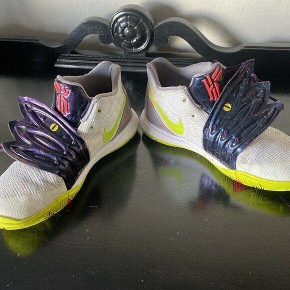 SIZE 4 YOUTH NIKE KYRIE 5 WHITE / GREEN AQ2456-102 SNEAKERS BASKETBALL - Picture 12 of 12